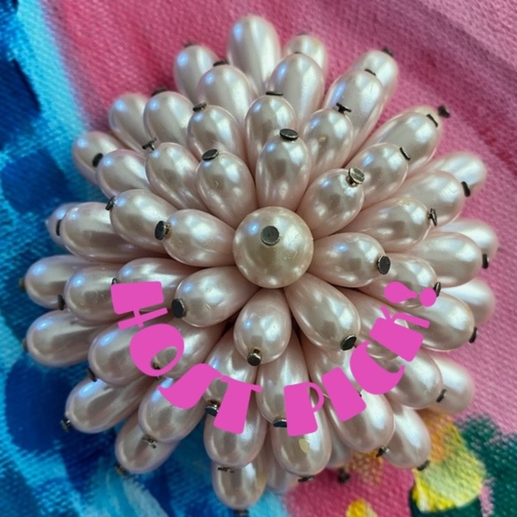 VINTAGE Brooch Pale Pink Faux Pearl - Picture 2 of 5